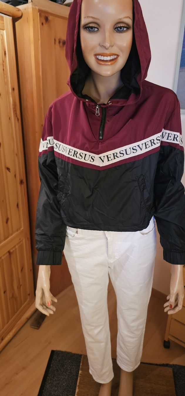 Lotti di vestiti: Versus Oberteil gr.M und weisse Jeans gr.40 – Usato da Ferden venduto da jemyce