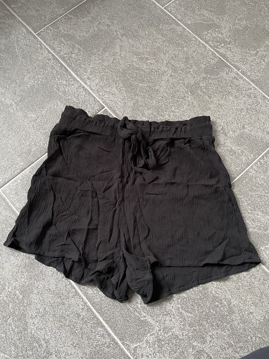 H&M Pantaloni: Kurze Hose – Usato da Böttstein venduto da nco_gbz9