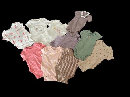 Baby Bodys Set 9-teilig gemischt guter Zustand Grösse 74