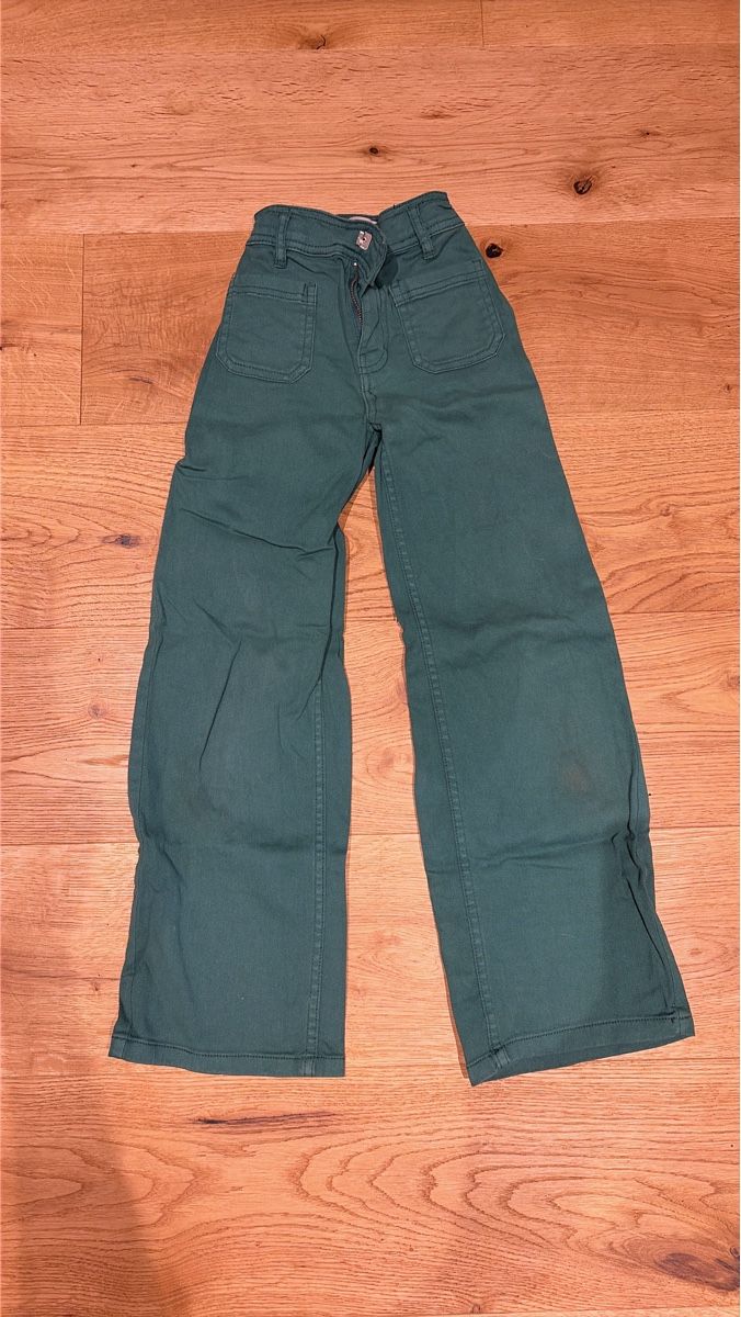 Only Hosen: Hosen grün Grösse 128 gebraucht – Gebraucht aus Muttenz von Kraemerlein