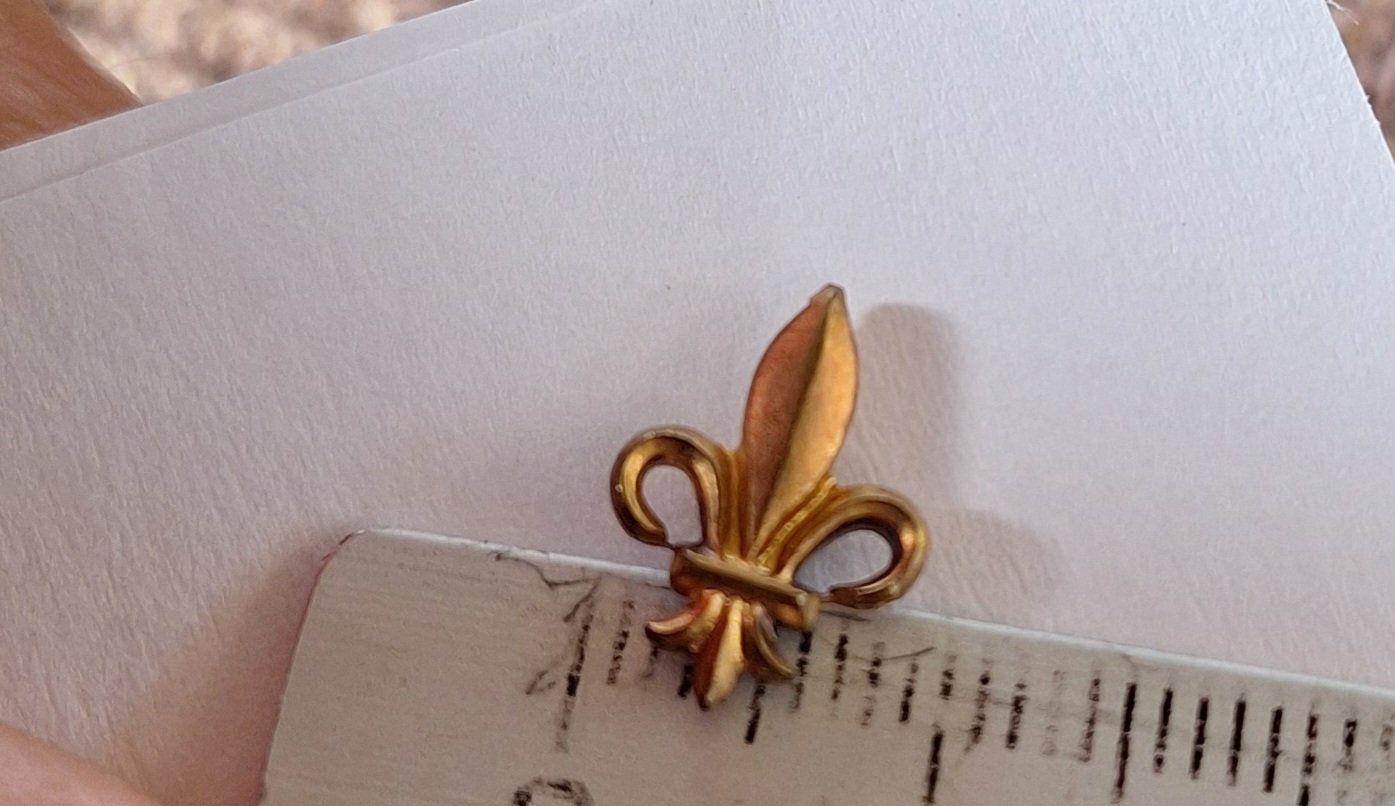 Placchette & Badge: Pin's Fleur de Lys – Usato da St-Triphon venduto da Jldr0 2