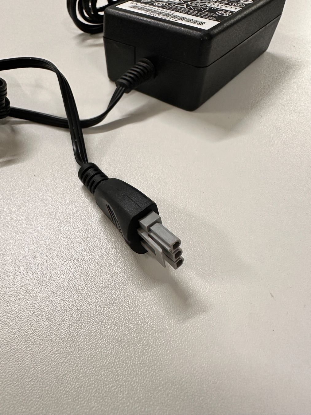 Hewlett Packard Caricabatterie: HP Original Netzteil 0957-2231 – Usato da Luven venduto da Eletto 2