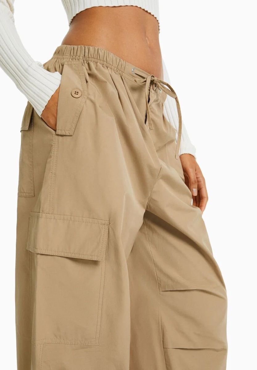 Bershka Pantaloni: Hose Bershka Gr M – Usato da Laupersdorf venduto da Cloludi 7
