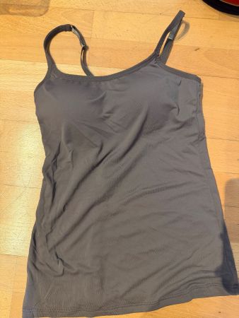 Uniqlo BH Top dunkelbraun Gr. S wie neu