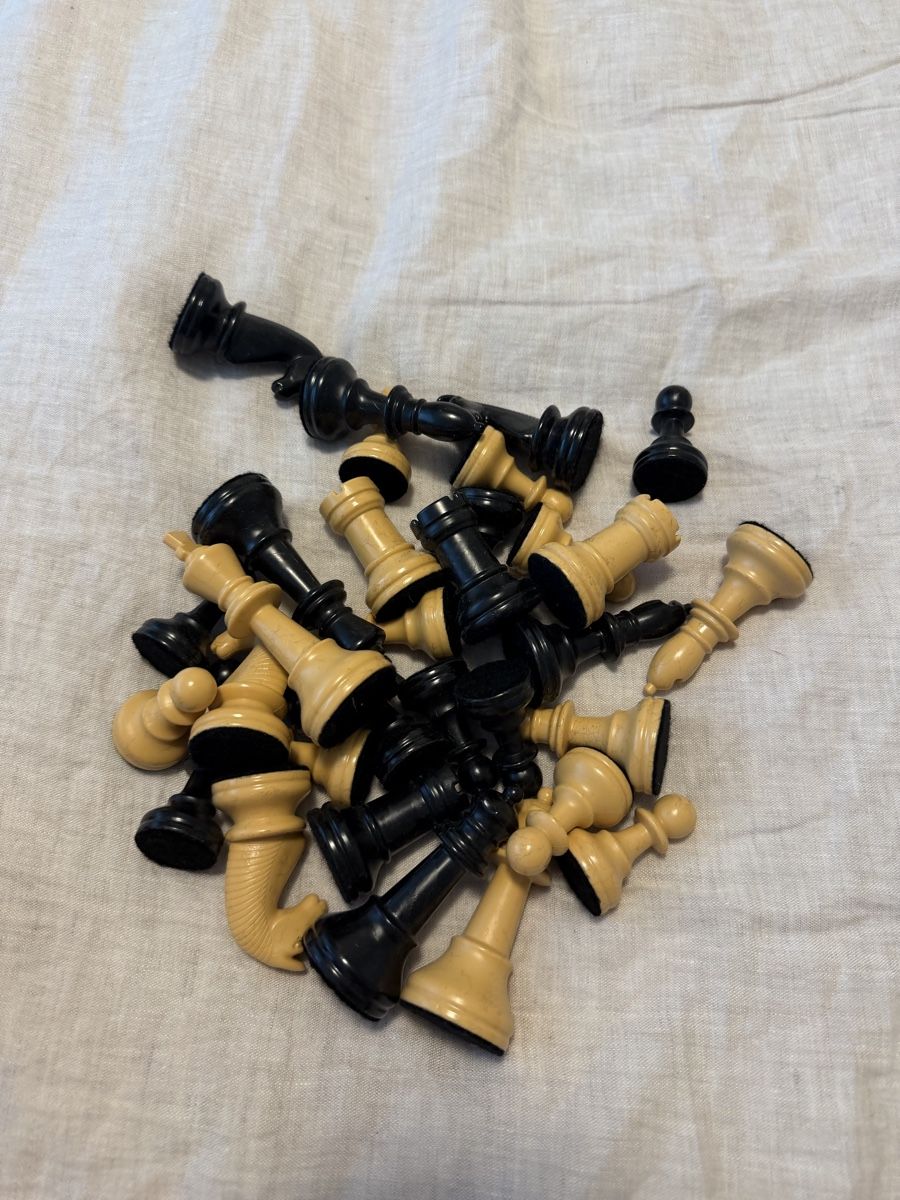 Jeux: Schachfiguren Set schwarz/weiss  – Neuf (Voir description) à Freienbach par dan_9rjy 1