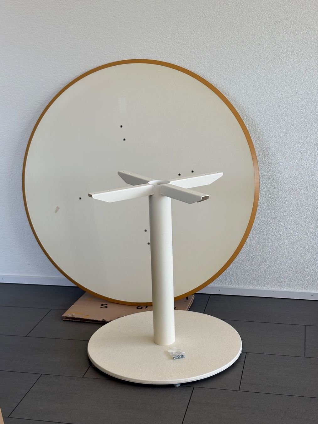 Ikea Tavoli: Runder, pflegeleichter Esstisch, weiss – Usato da Speicher venduto da salix42 2