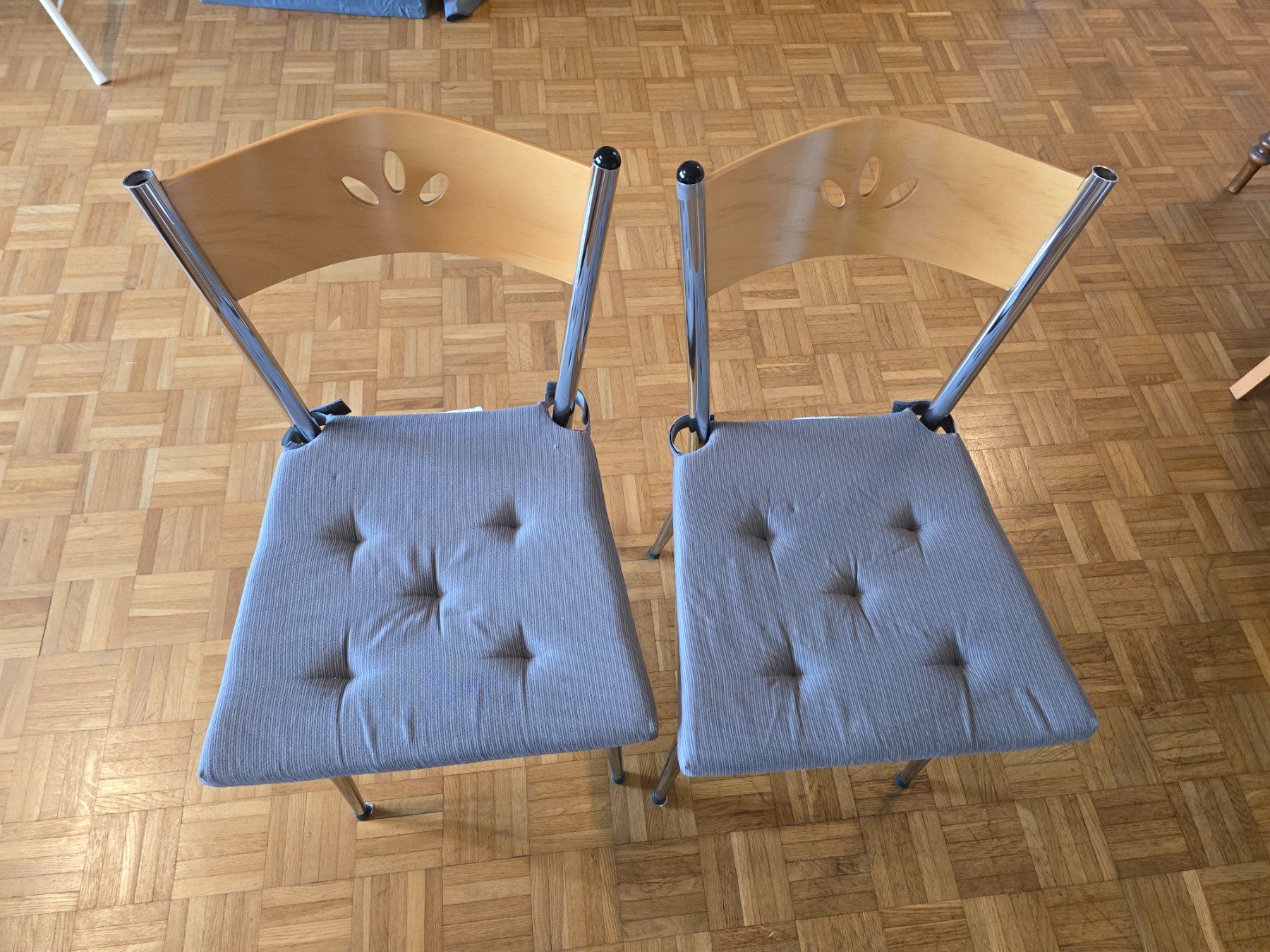Chaises: Zwei Stühle – D'occasion à Heimenschwand par Kitafrau95 1