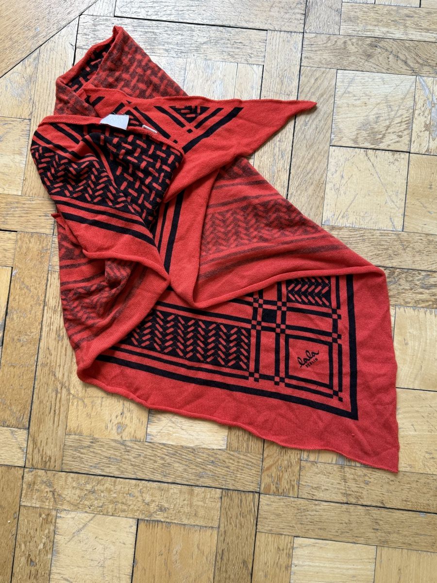 Lala Berlin Foulard & Sciarpe: Lala Berlin Triangle Schal Rot Cashmere – Usato da Zürich venduto da katharina_zrh