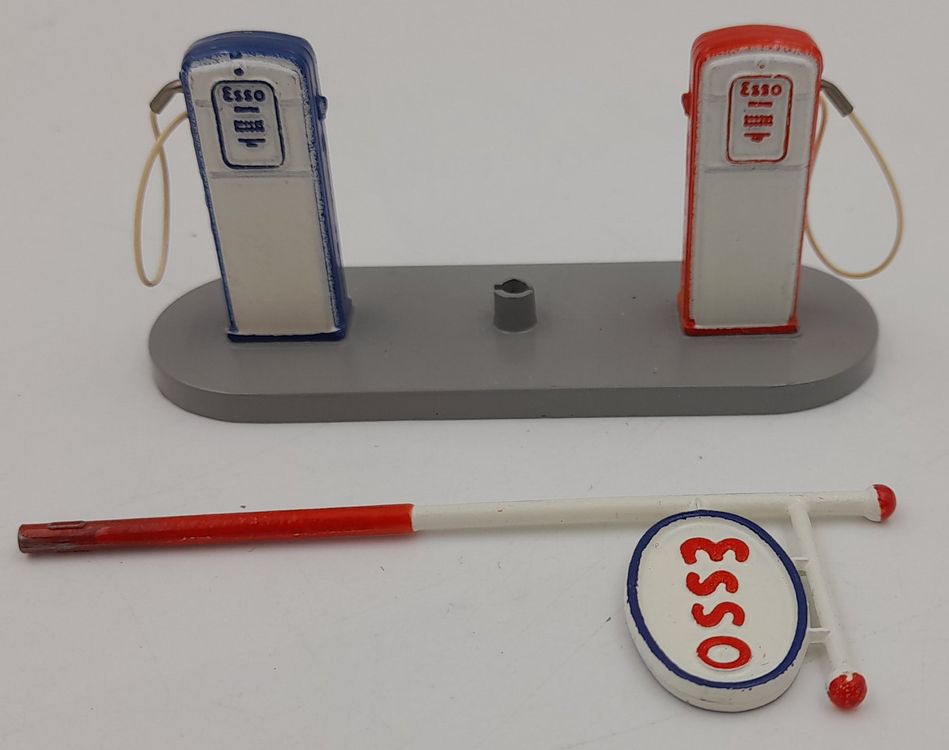 Sold at Auction: French Dinky Toys Poste De Ravitaillement 49D. A