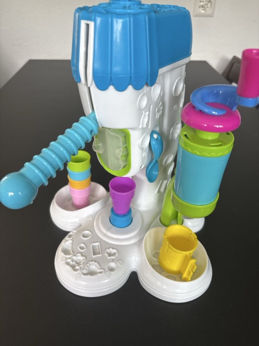Play-Doh Giocattoli: Play-Doh Eismaschine – Usato da Mörschwil venduto da Mibasel