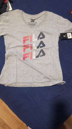 T-shirt FILA grigia con logo multicolore – nuova 