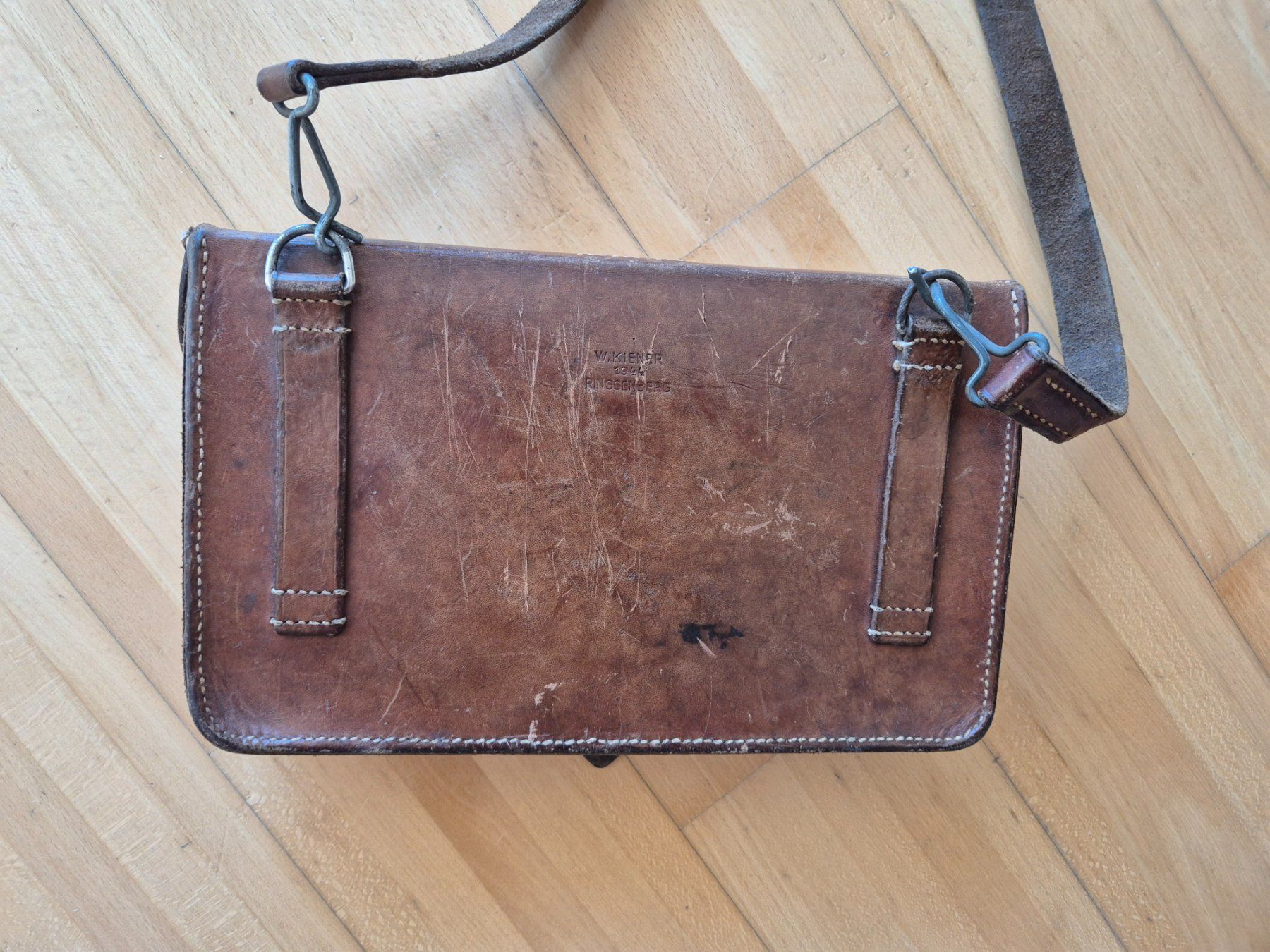 Schweizer Armee Borse: Militär Ledertasche Schweizer Armee 1944 – Usato da Oberdiessbach venduto da Finland1977 2