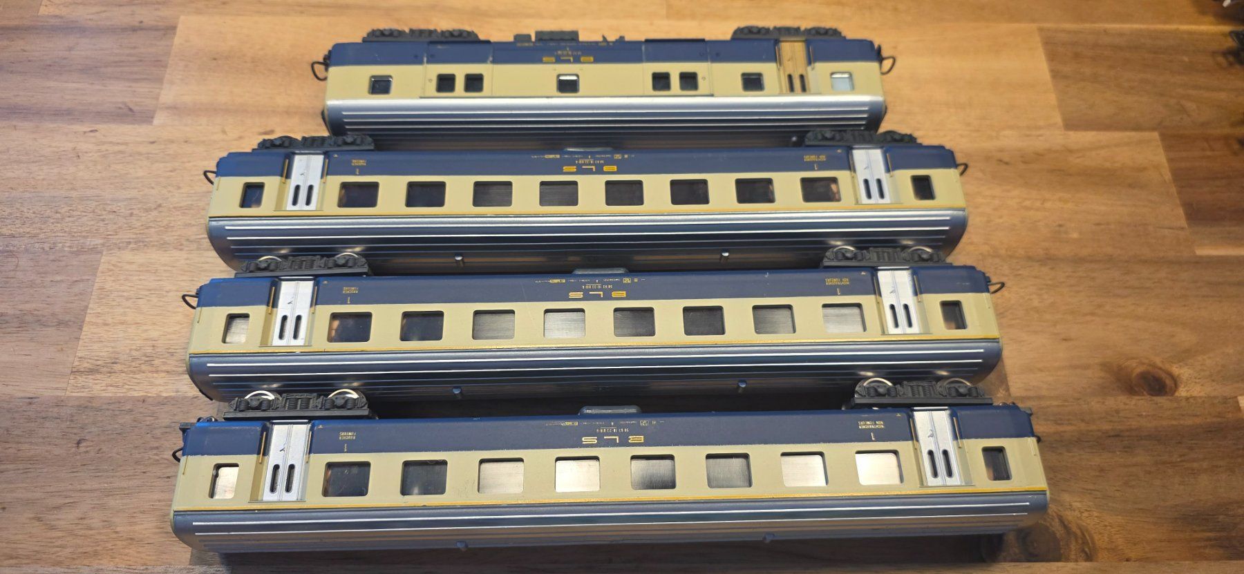 Lima Modellini di ferrovie: 4x Personenwagen lima BLS HO/DC – Usato da Hochfelden venduto da Danizh0 2
