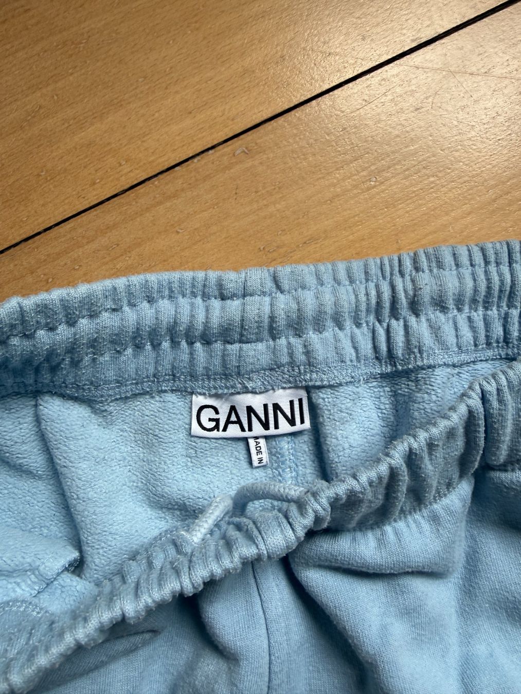 Ganni Pantaloni: GANNI - Trainerhose hellblau L – Usato da Zürich venduto da Diazaio 2