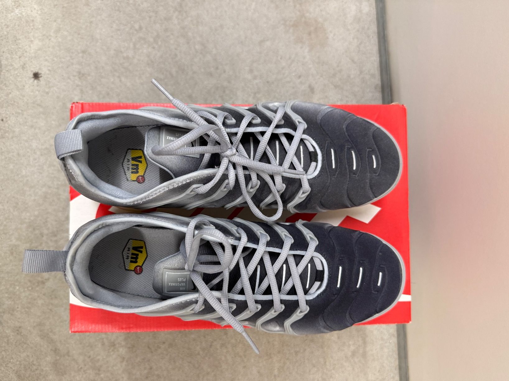 Nike Scarpe da uomo: Nike Air VaporMax Plus wolfsgrau Gr. 45.5 – Usato da Regensdorf venduto da fid_9fzh 1