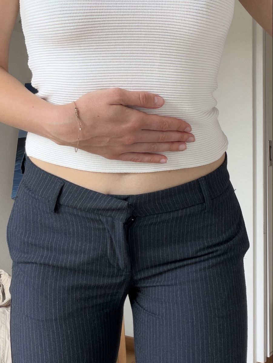 Pantalons: Anzughose Nadelstreifen Grösse S neuwertig – D'occasion à Aesch par fiona.sophie 2