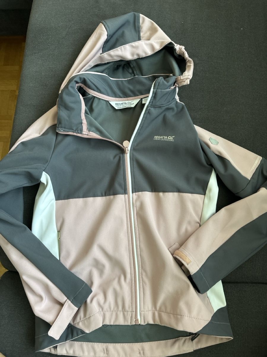 Jacken & Mäntel: Regatta Softshelljacke grau rosa Grösse 152 – Gebraucht aus Mörschwil von tweety9402