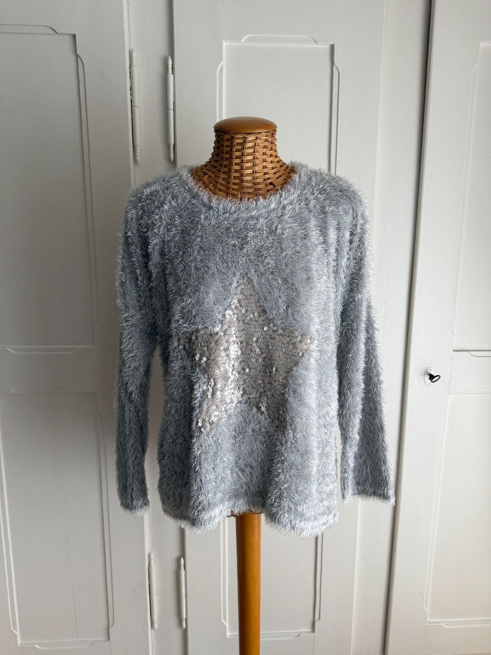 Pulls & Sweat-shirts: Pullover flauschig mit Pailletten-Stern M – D'occasion à Zürich par Diazaio