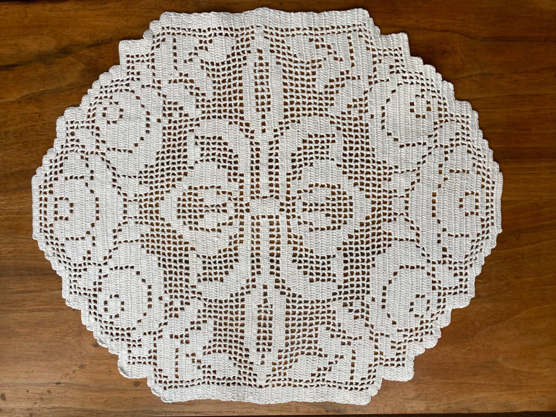 Tutte le decorazioni: Spitzendeckchen Häkeldeckchen Untersetzer  42x35 cm – Usato da Subingen venduto da Etageren