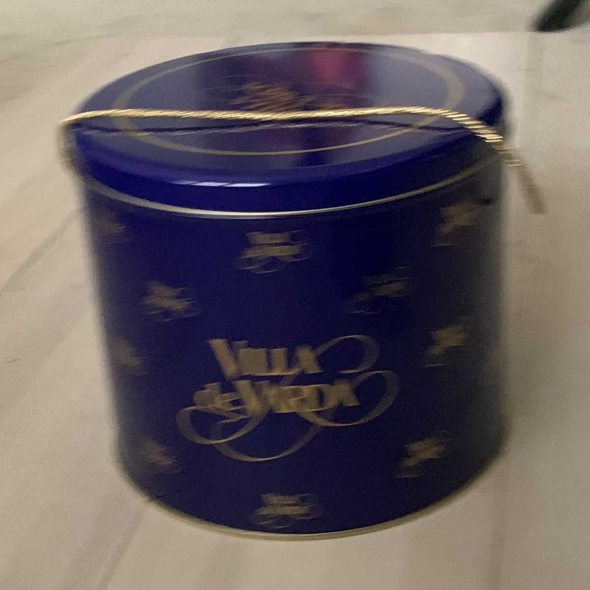Contenitori & Simili: Große Panettone Blechdose / Dose Villa de Varda – Usato da Hinteregg venduto da GARANTA 4