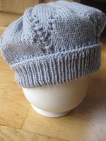 Hellblaue Mütze/Beret, Handgestrickt aus Wolle