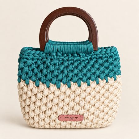 Gehäkelte Handtasche mit Holzgriff