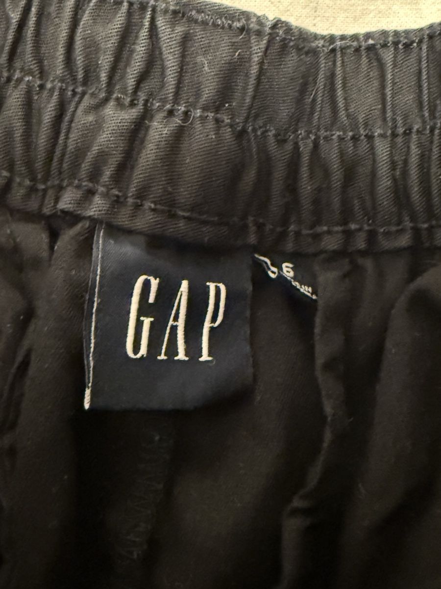 Gap Pantaloni: Pantaloni cargo GAP Neri – Usato da Claro venduto da nic_n9nn 1