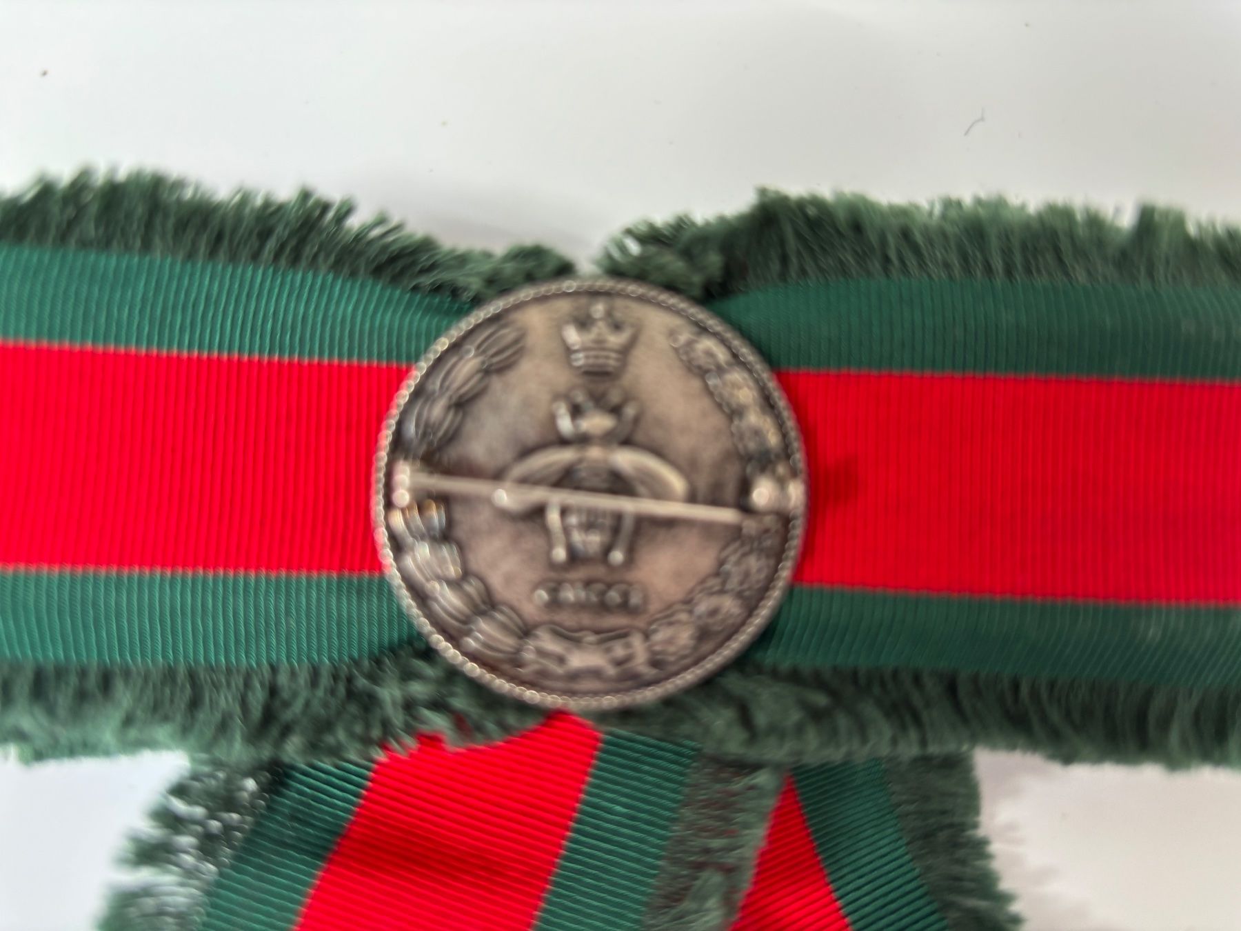 Gucci Spille & Fermagli: Gucci Brosche , rot grün mit Perlen – Usato da Herrliberg venduto da mayfi 3