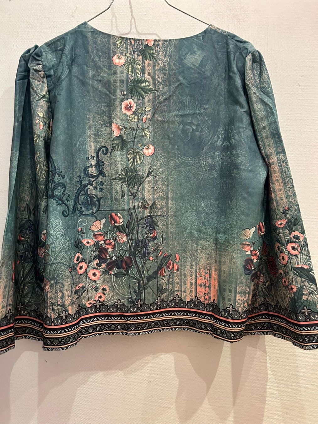 Lotti di vestiti: Ensemble pantalon décontracté et fluide T/L – Nuovo (secondo la descrizione) da nyon venduto da Lbabi 6