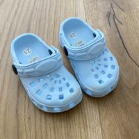Hellblaue Sommer-Badeschuhe/Gartenschuhe, Grösse 21