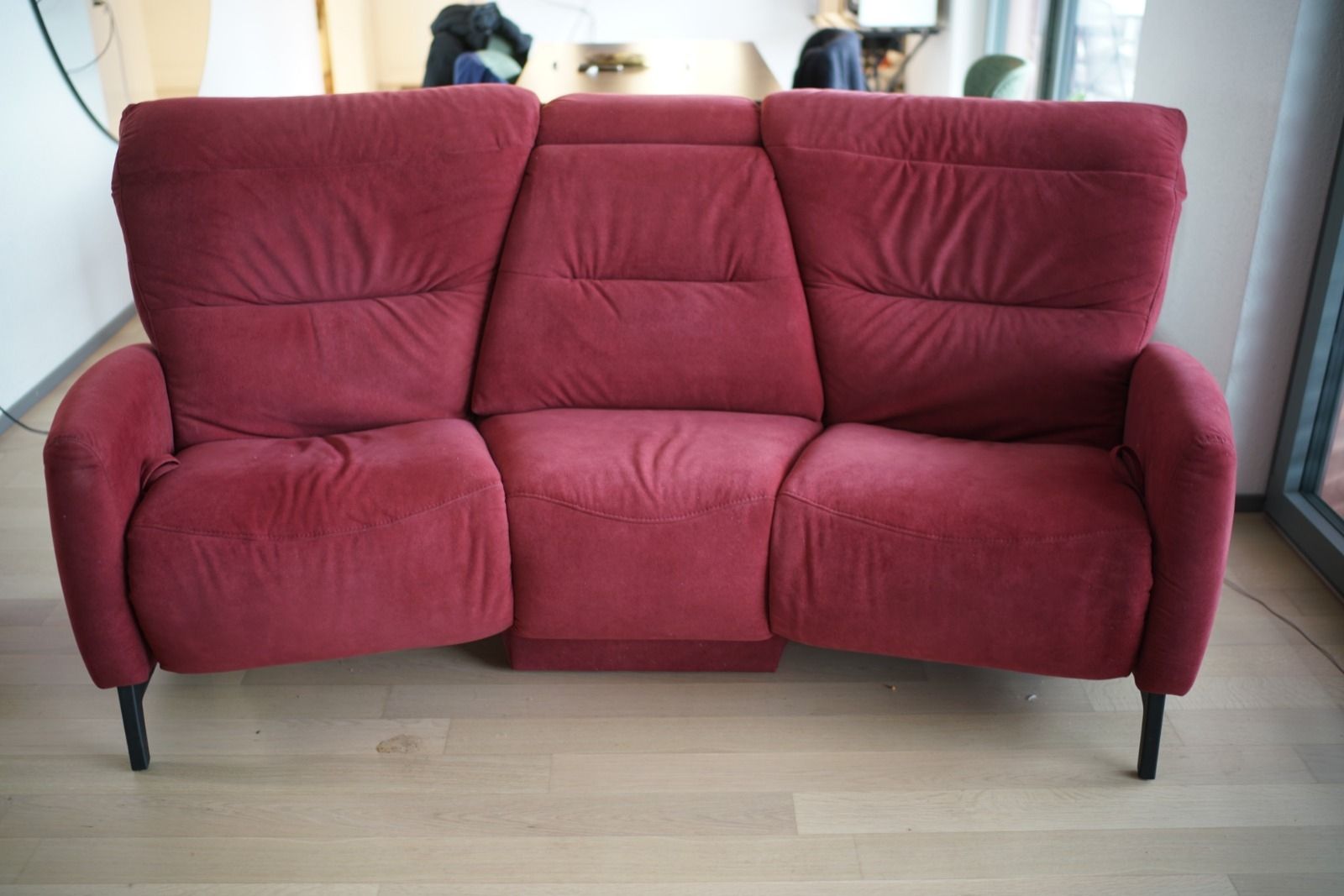 Himolla Divani: Kino-Sofa mit Relax- und Tischfunktion – Usato da Dübendorf venduto da ZVRICX4 2