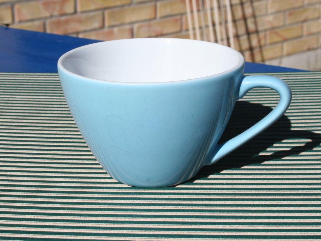 Rössler Tassen: RÖSSLER TASSE HELLBLAU – Gebraucht aus Wauwil von Pneuedy