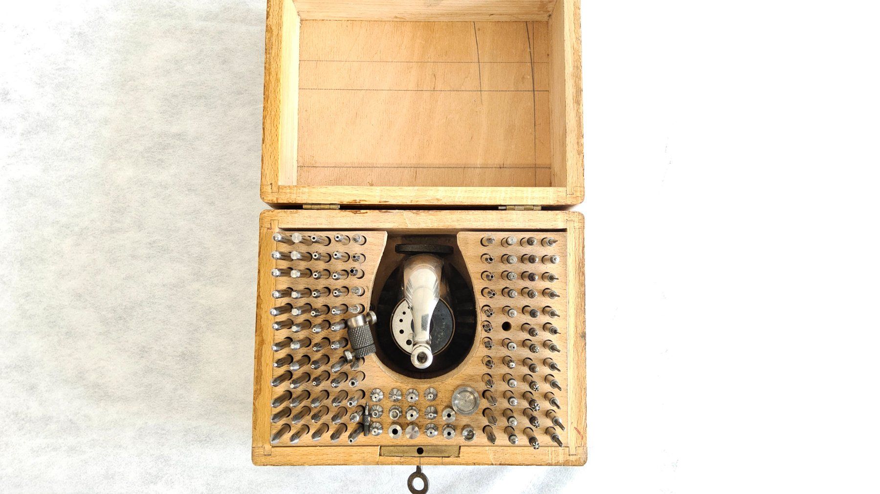 Tous les outils: Potence d'horloger dans boîte en bois – D'occasion à Malleray par Frederic24 6