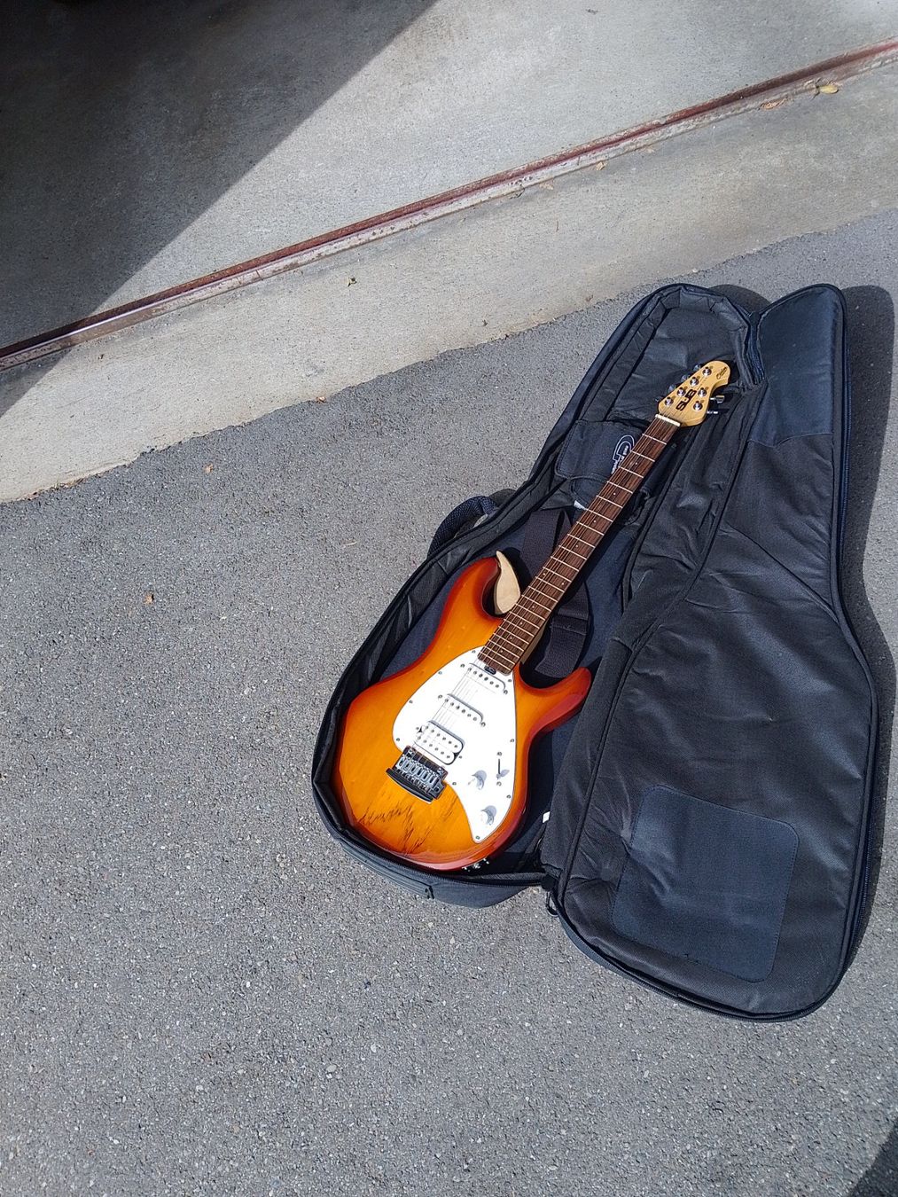 Strumenti musicali: neuwertige Elektrische Gitarre – Usato da Weinfelden venduto da PaterPio1968 1