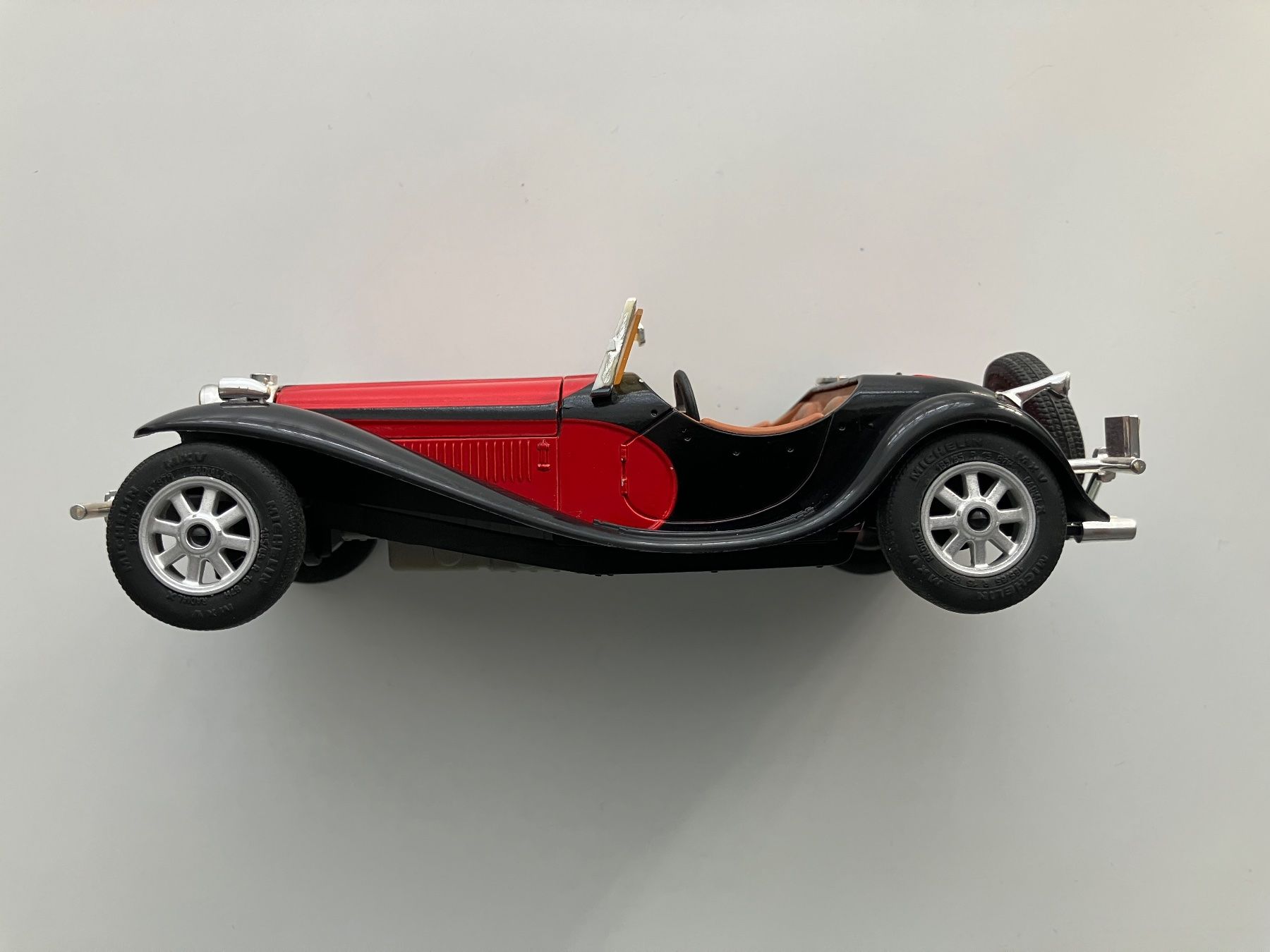 Bugatti Modellini d'auto: Bugatti 55 Roadster Modellauto schwarz/rot – Usato da Zürich venduto da Kue_Zuerich 5