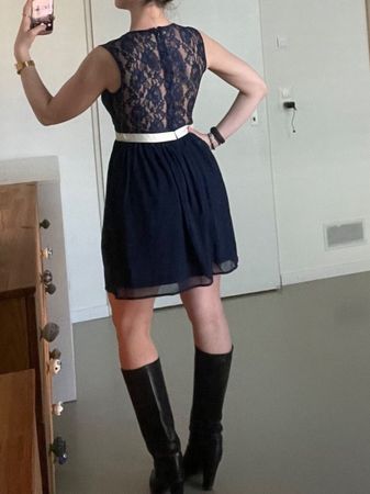 Marineblaues Kleid mit Spitz ASOS Gr. 38 / Robe dentelle