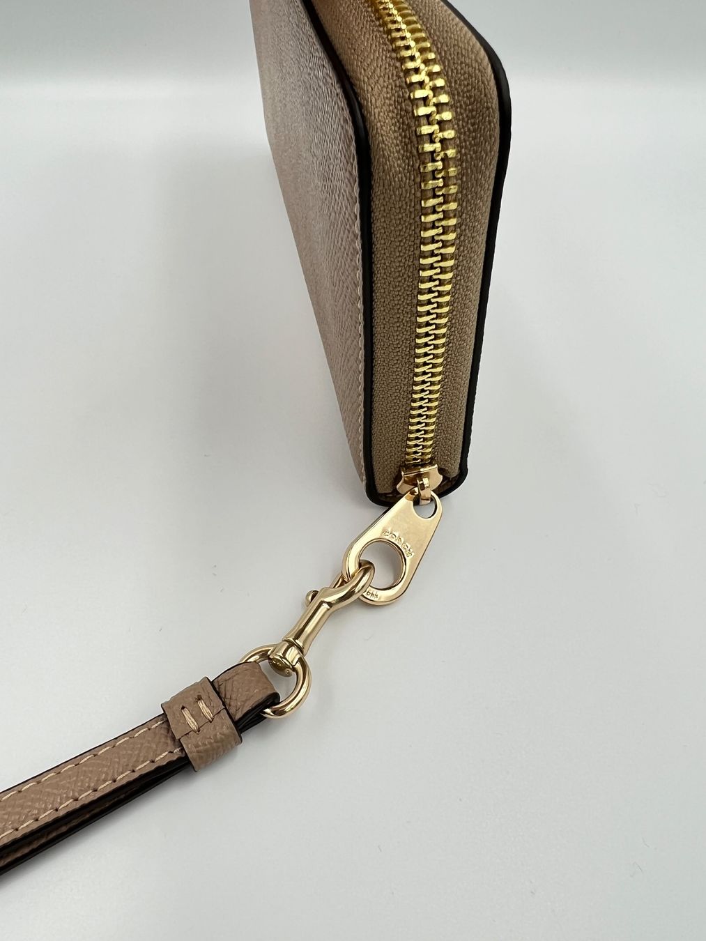 Coach Portamonete: Coach long zip around wallet beige – Nuovo e nell'imballaggio originale da Wiedlisbach venduto da Sistershop 2