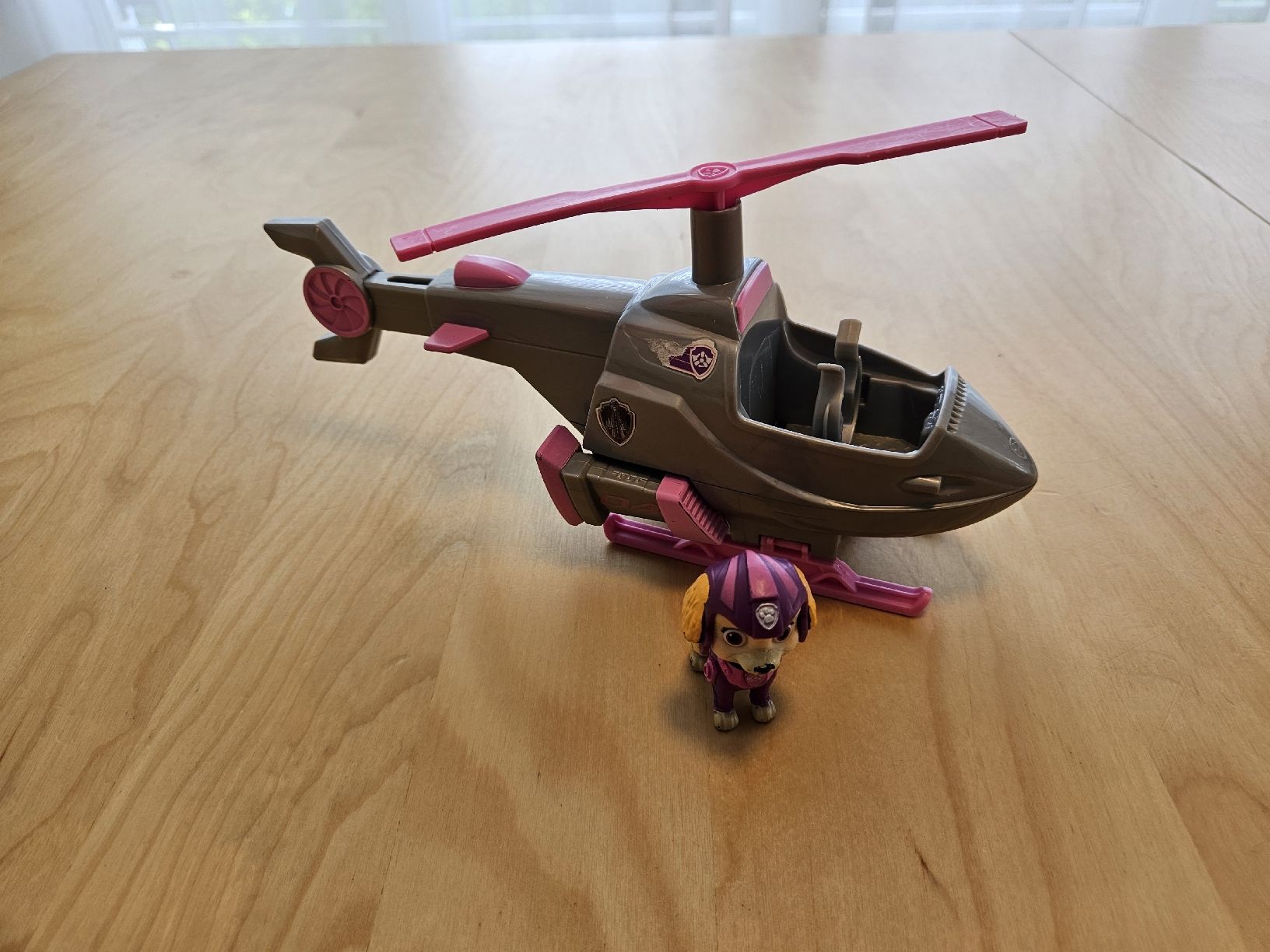 Spielzeuge: Paw Patrol Skye Helikopter mit Figur – Gebraucht aus Arbon von Shniin2