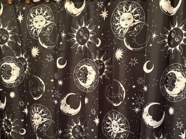 Killstar Tutte le decorazioni: Killstar Astral Light Shower Curtain – Usato da Monthey venduto da Black-Cockatoo 1