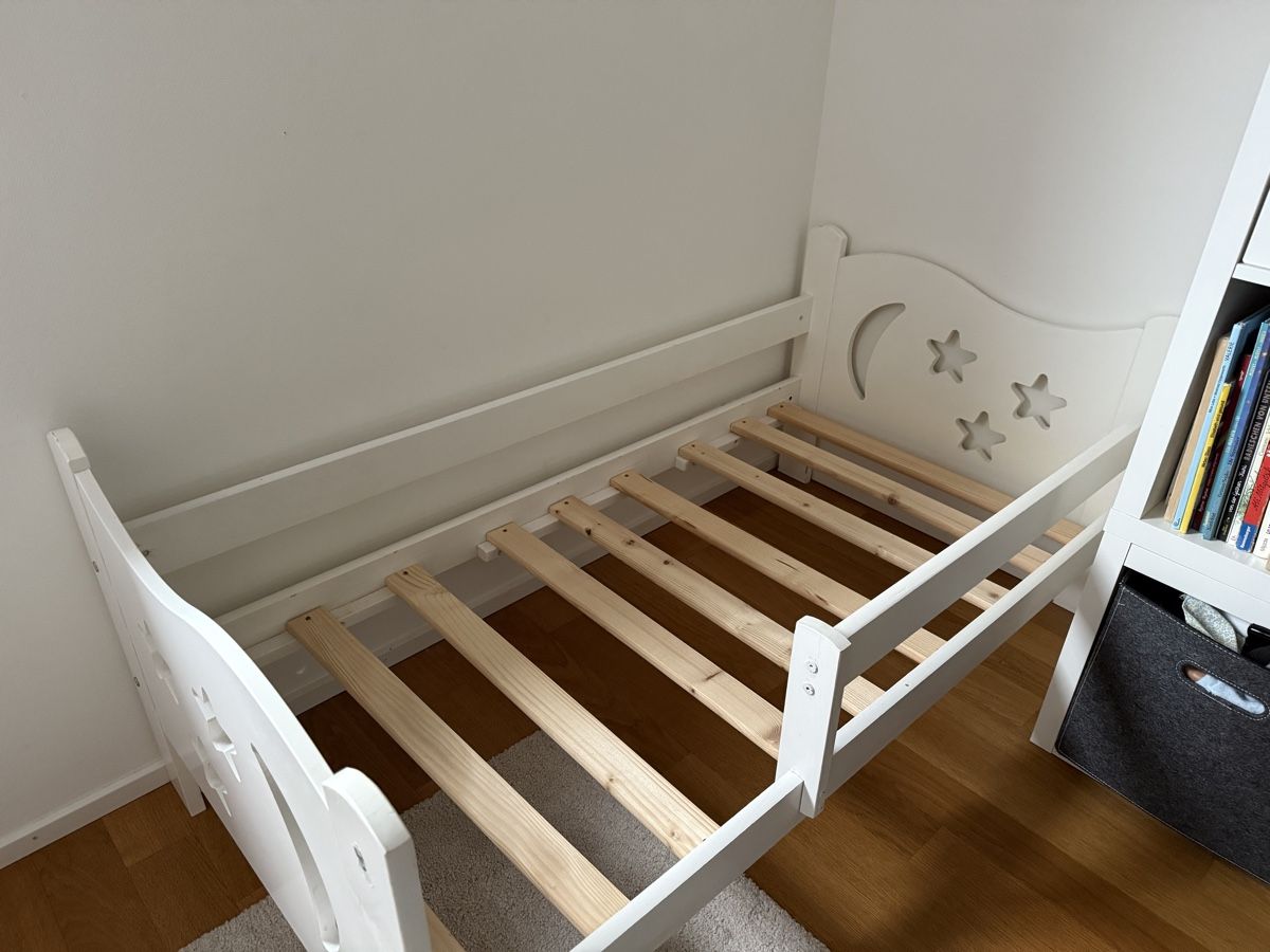 Letti: Weisses Kinderbett mit Mond und Sternen – Usato da Meilen venduto da eli_7tgs 1