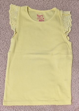 Sonnengelbes Ripp-Top mit Lochspitze – F&F Summer