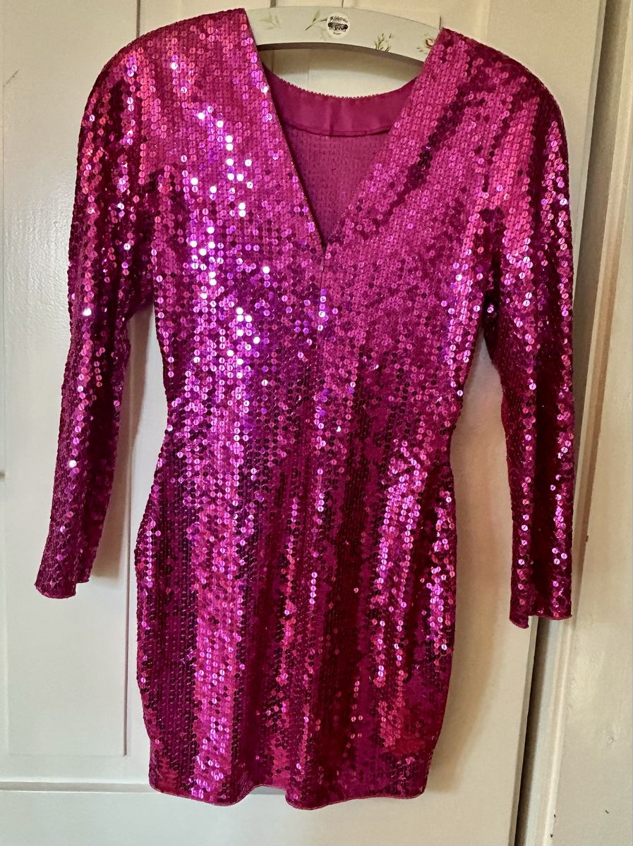 Kleider: Pear Starlink Magenta Sequin Mini Dress, Size Medium – Gebraucht aus Zürich von Mistral61 1