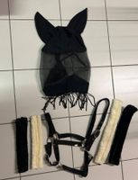 Accessori cavallo: capezze, cuffiette, maschera antimosche.