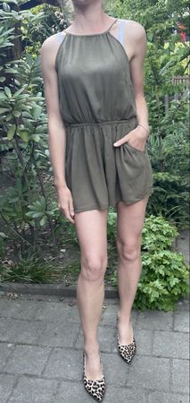 Romper estivo kaki - perfetto per le giornate di sole!