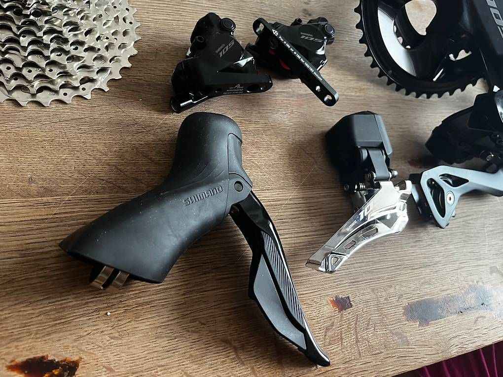 Shimano Pezzi di ricambio: Groupe Shimano 105 Di2 12v – Nuovo (secondo la descrizione) da Glovelier venduto da Nanoutou 1