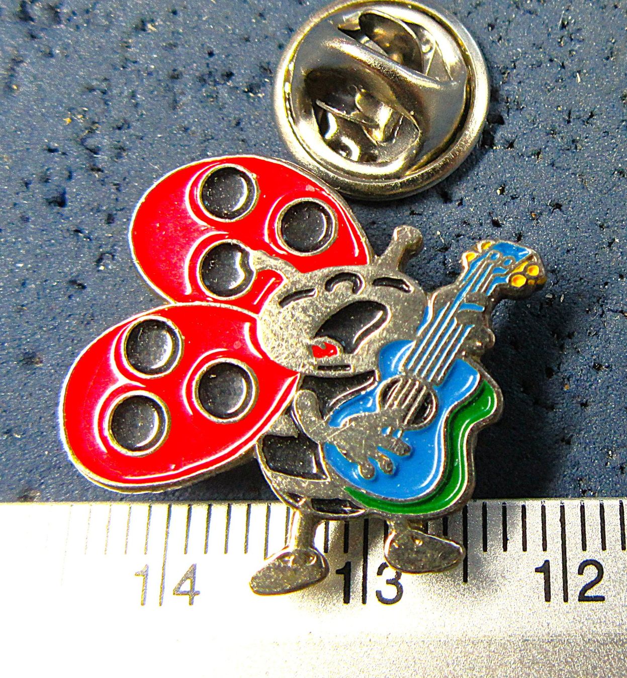 Swiss Placchette & Badge: BLICK KÄFER GITARRE MUSIC PIN – Usato da Ettingen venduto da Hausi4711