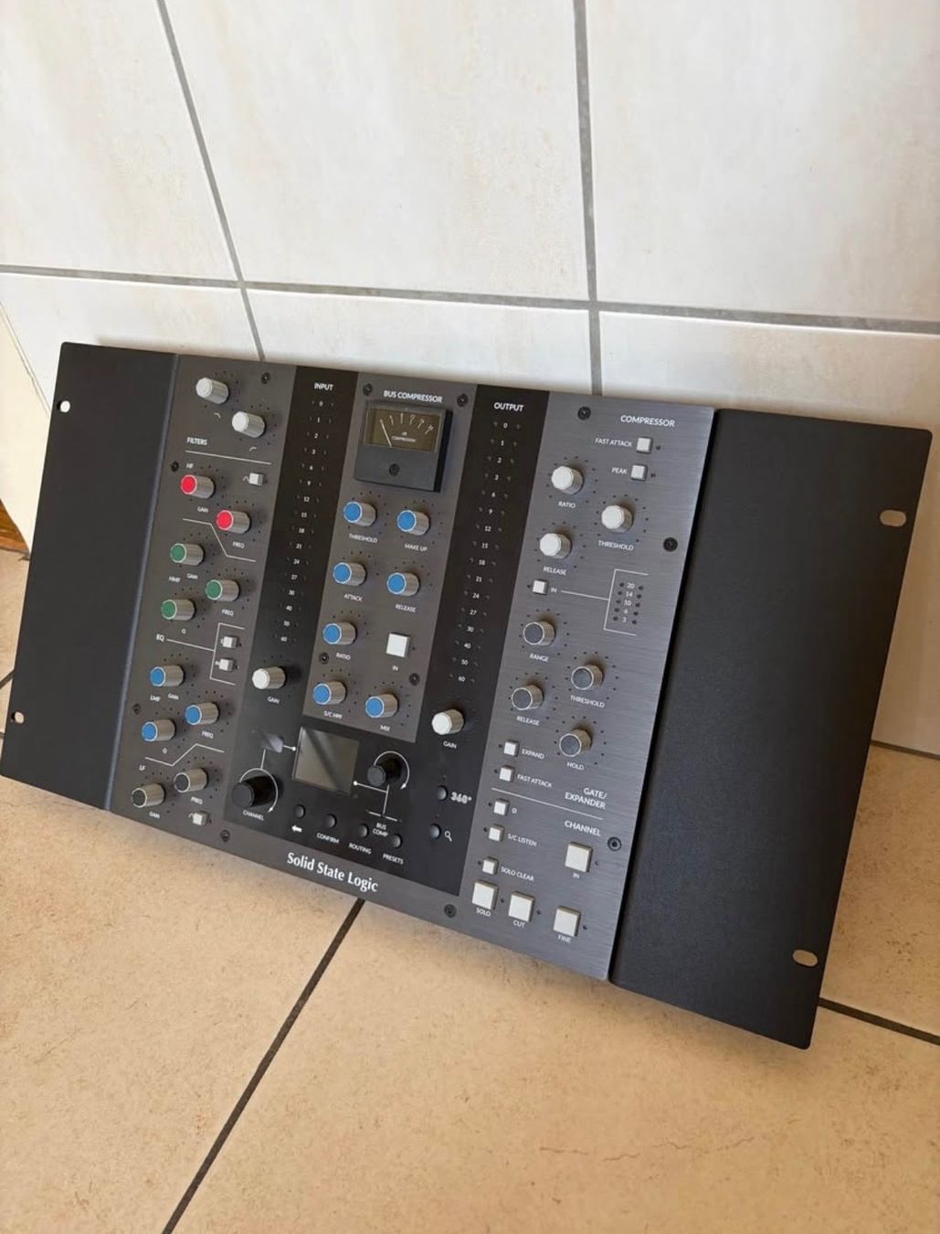 Solid State Logic Mischpulte: SSL - Solid State Logic UC1 - Plugins Controller - mit rack – Gebraucht aus Lausanne von LePetitBrocanteur