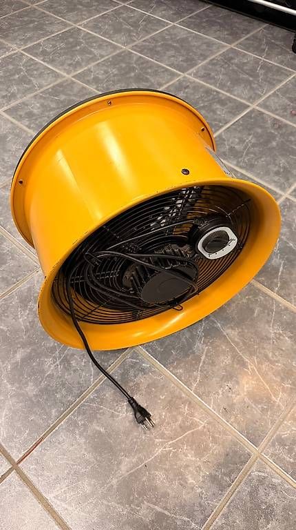 Caterpillar Ventilatoren: Ventilator Caterpillar (gebraucht) – Gebraucht aus Glarus von noserfabian 1