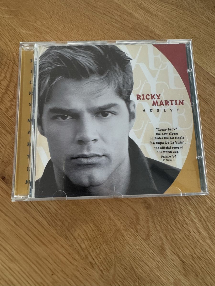 CD Ricky Martin - Vuelve 💿🎵🎶 (Gebraucht) in Winkel für CHF 1 – mit ...