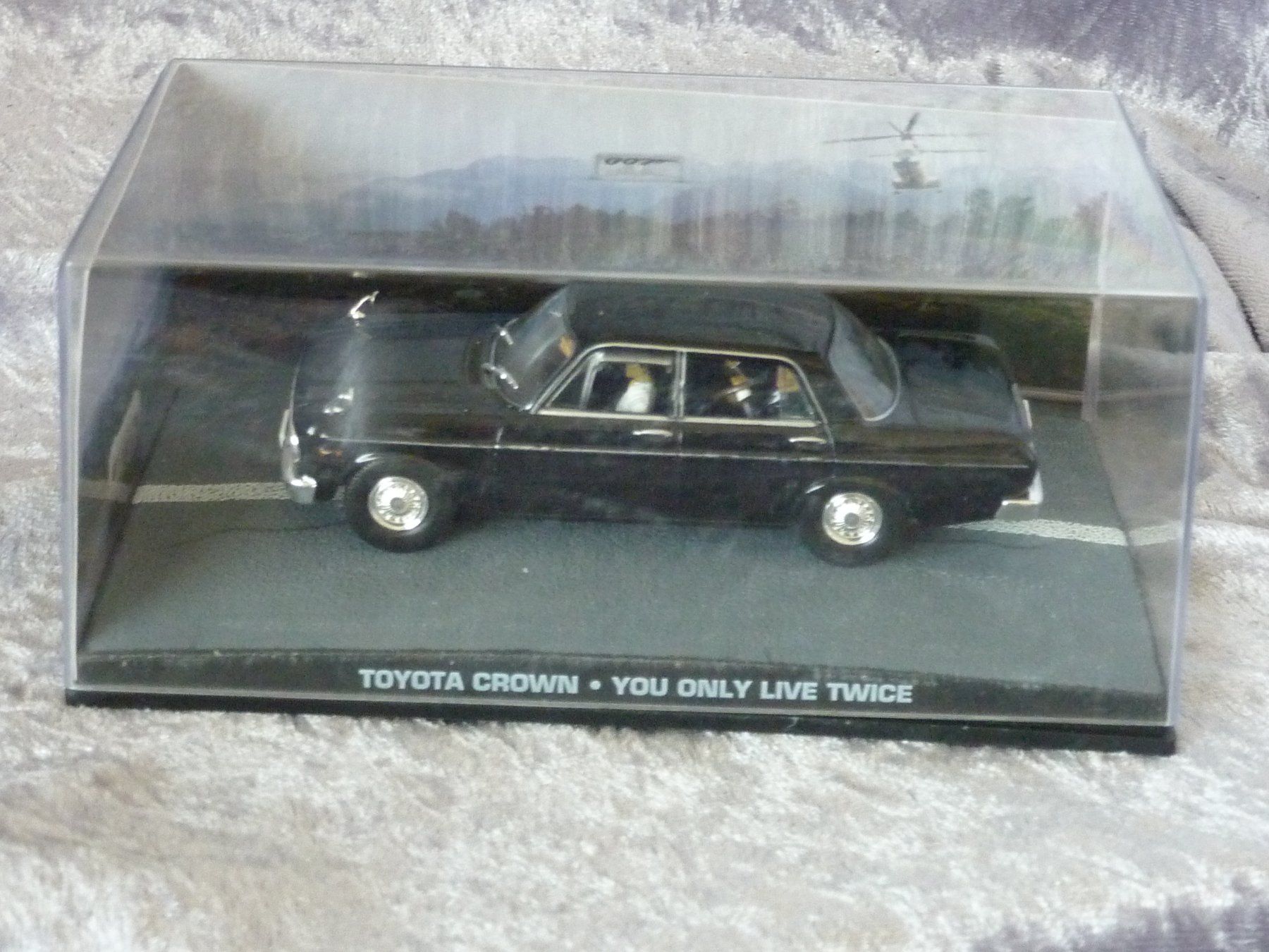 Toyota Modellini d'auto: Toyota Crown James Bond  1:43 – Nuovo (secondo la descrizione) da Dürrenäsch venduto da modellautos4you 5